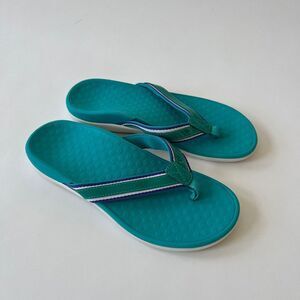 Vionic Tide Sport sandals size 8